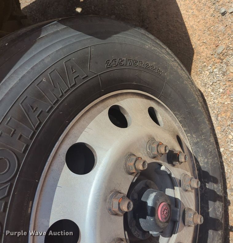 image for item NW9540 2020 Freightliner Cascadia 126 semi truck