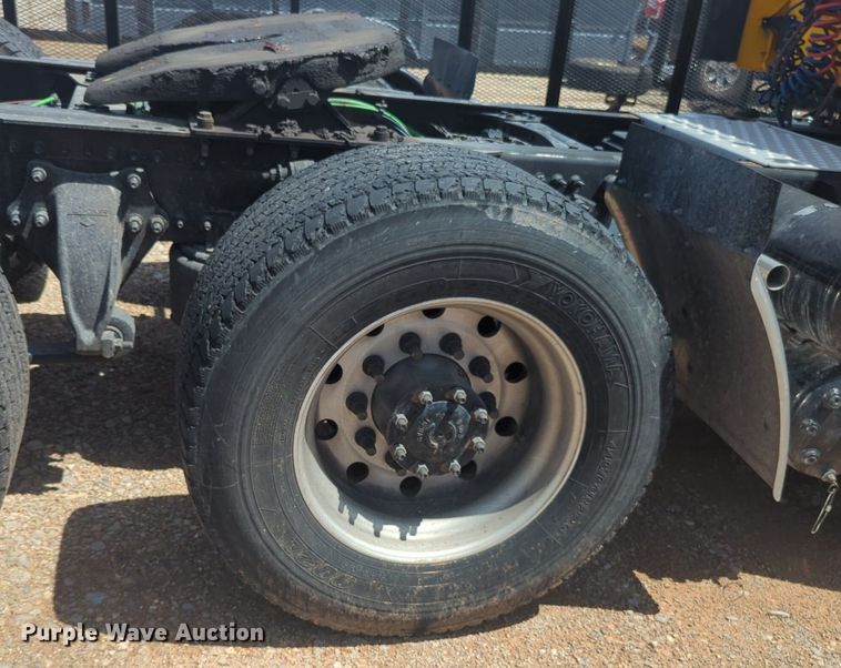 image for item NW9540 2020 Freightliner Cascadia 126 semi truck