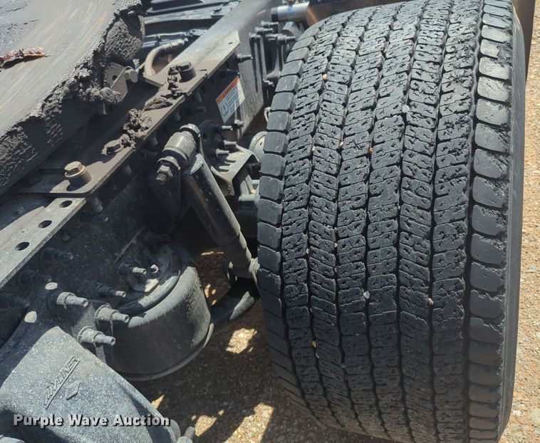 image for item NW9540 2020 Freightliner Cascadia 126 semi truck