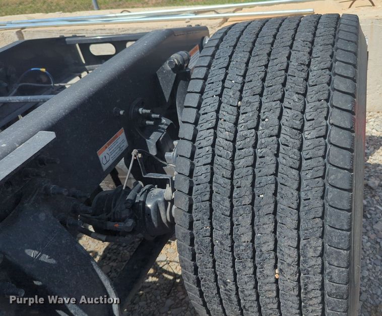 image for item NW9540 2020 Freightliner Cascadia 126 semi truck