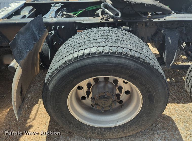 image for item NW9540 2020 Freightliner Cascadia 126 semi truck