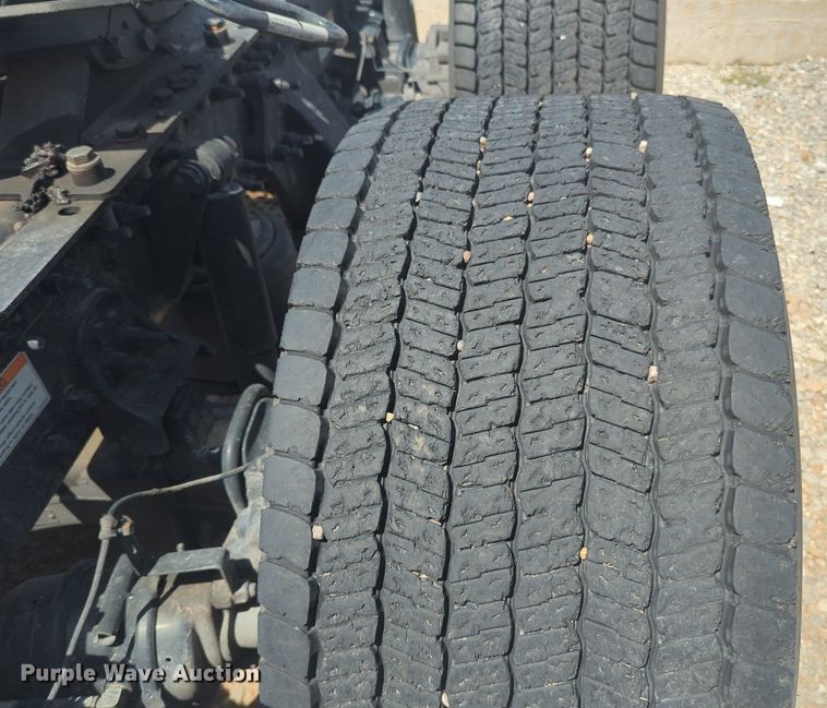 image for item NW9540 2020 Freightliner Cascadia 126 semi truck