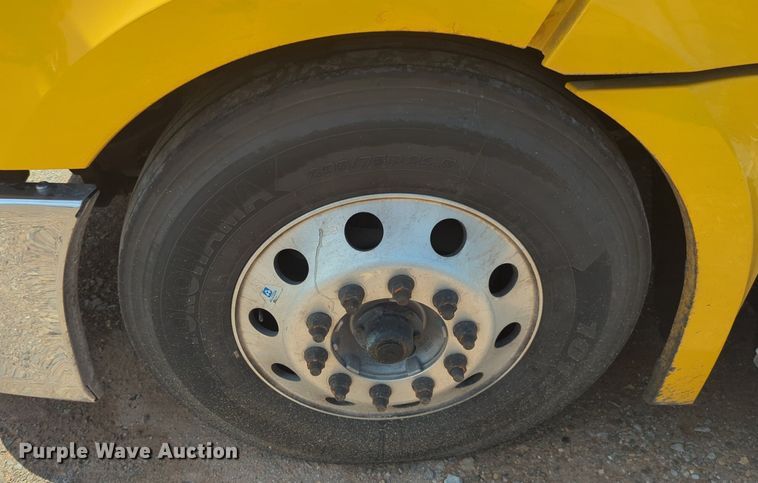 image for item NW9540 2020 Freightliner Cascadia 126 semi truck