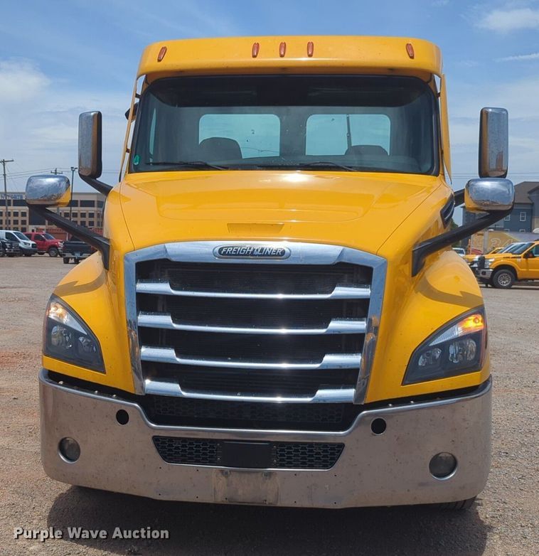 image for item NW9541 2021 Freightliner Cascadia 126 semi truck