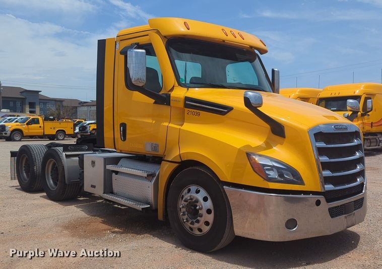 image for item NW9541 2021 Freightliner Cascadia 126 semi truck