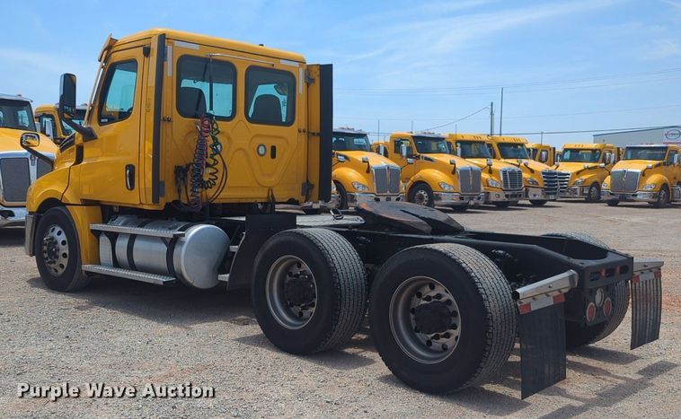 image for item NW9541 2021 Freightliner Cascadia 126 semi truck