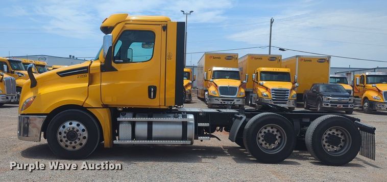 image for item NW9541 2021 Freightliner Cascadia 126 semi truck