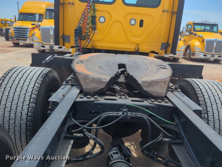 image for item NW9541 2021 Freightliner Cascadia 126 semi truck