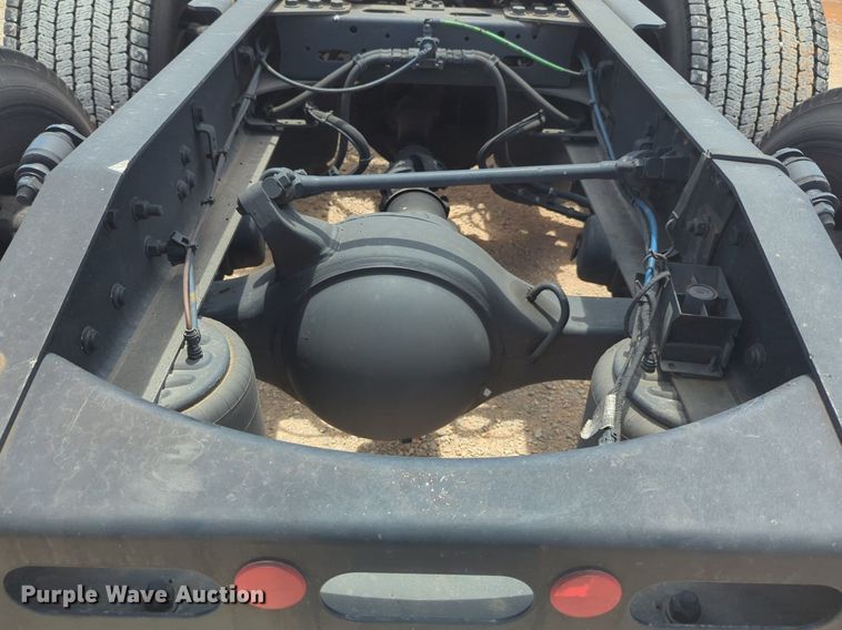 image for item NW9541 2021 Freightliner Cascadia 126 semi truck