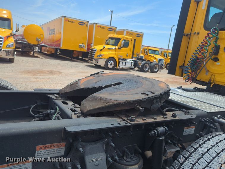 image for item NW9541 2021 Freightliner Cascadia 126 semi truck