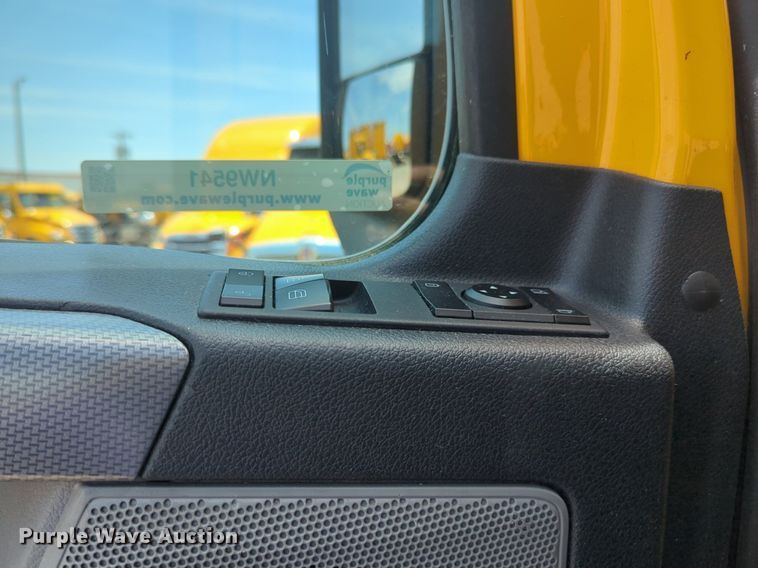 image for item NW9541 2021 Freightliner Cascadia 126 semi truck