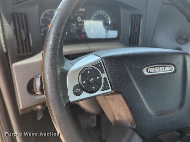 image for item NW9541 2021 Freightliner Cascadia 126 semi truck