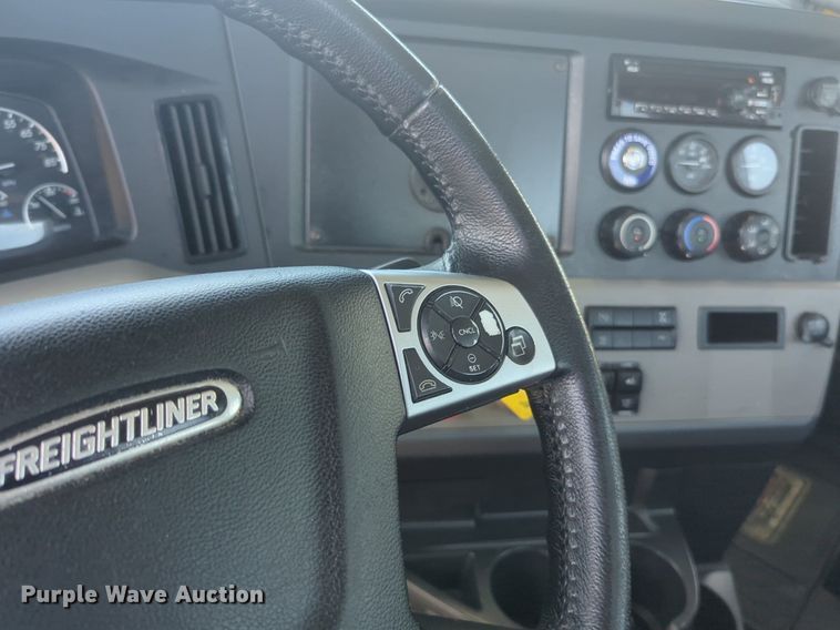 image for item NW9541 2021 Freightliner Cascadia 126 semi truck