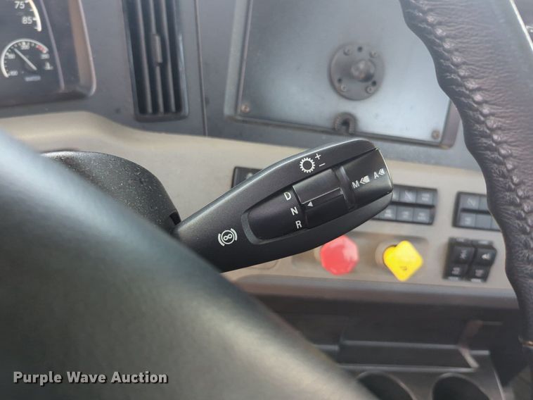 image for item NW9541 2021 Freightliner Cascadia 126 semi truck