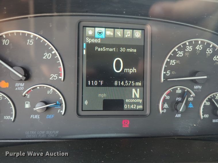 image for item NW9541 2021 Freightliner Cascadia 126 semi truck