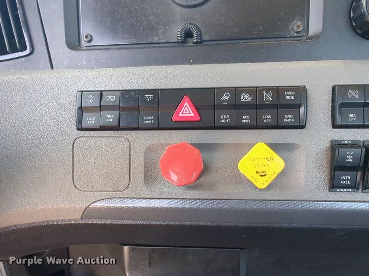 image for item NW9541 2021 Freightliner Cascadia 126 semi truck