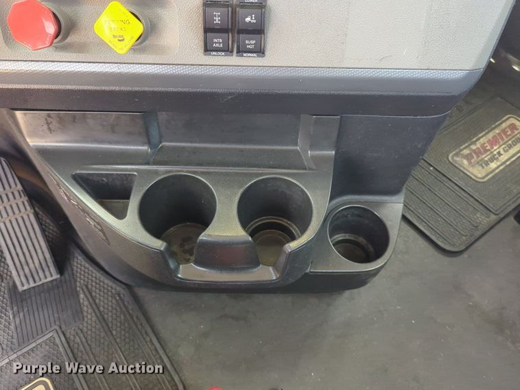 image for item NW9541 2021 Freightliner Cascadia 126 semi truck