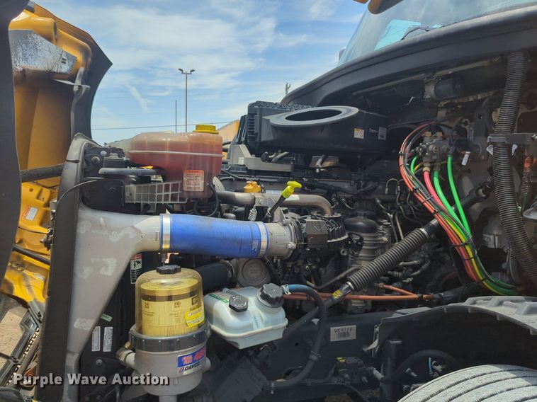 image for item NW9541 2021 Freightliner Cascadia 126 semi truck