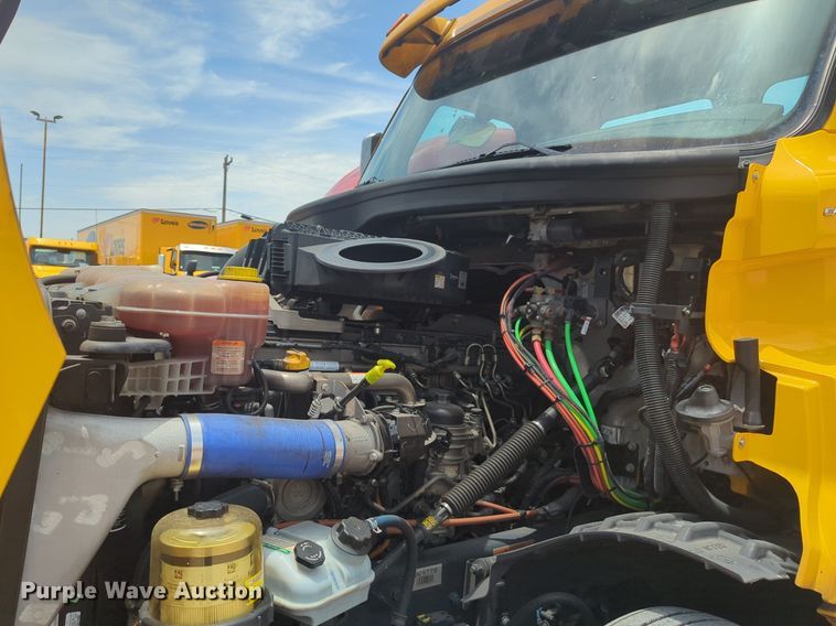 image for item NW9541 2021 Freightliner Cascadia 126 semi truck