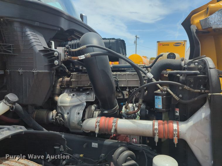 image for item NW9541 2021 Freightliner Cascadia 126 semi truck