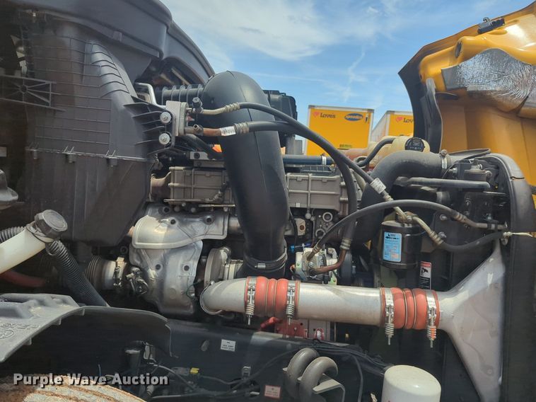 image for item NW9541 2021 Freightliner Cascadia 126 semi truck