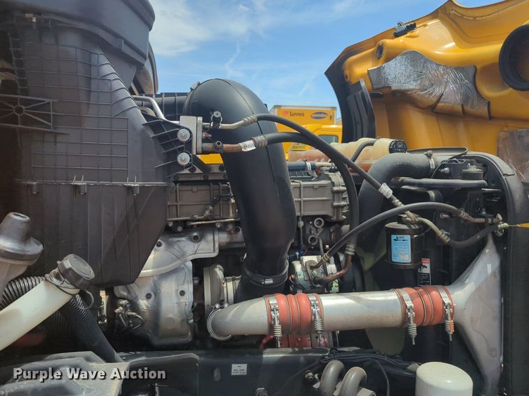 image for item NW9541 2021 Freightliner Cascadia 126 semi truck