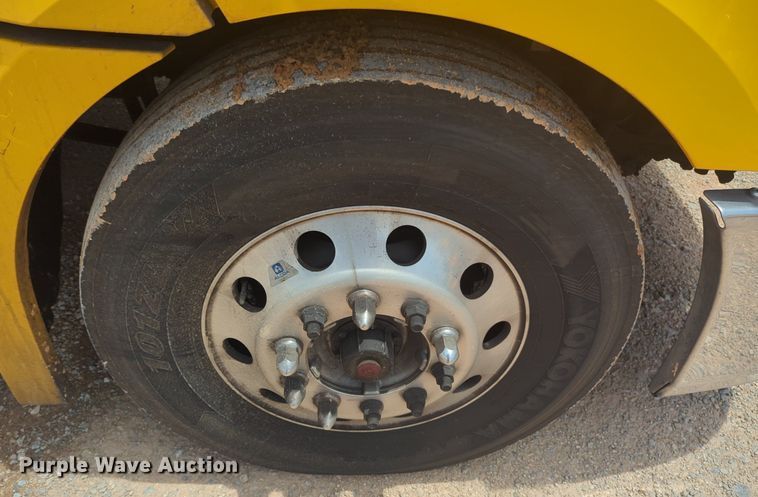 image for item NW9541 2021 Freightliner Cascadia 126 semi truck