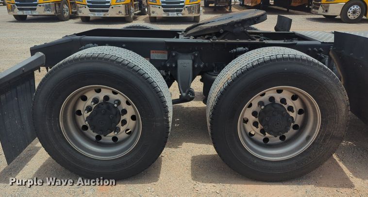 image for item NW9541 2021 Freightliner Cascadia 126 semi truck