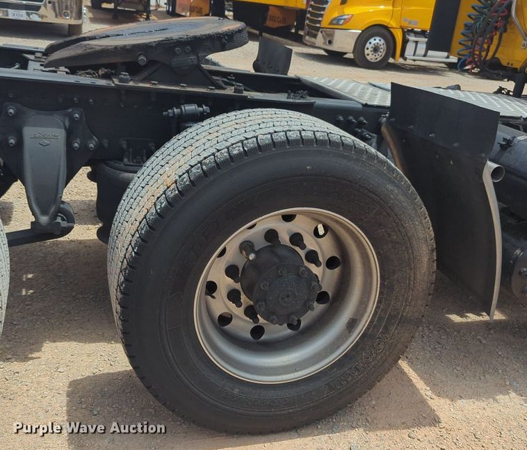 image for item NW9541 2021 Freightliner Cascadia 126 semi truck