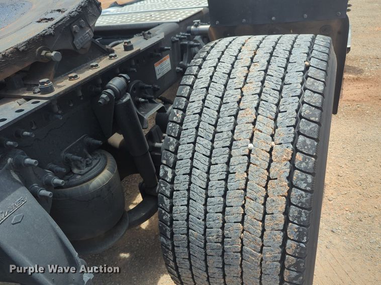 image for item NW9541 2021 Freightliner Cascadia 126 semi truck