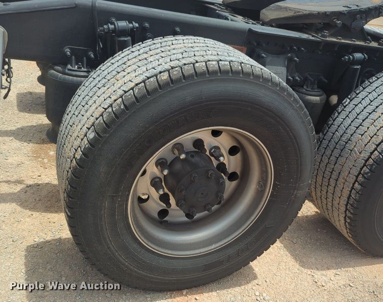 image for item NW9541 2021 Freightliner Cascadia 126 semi truck