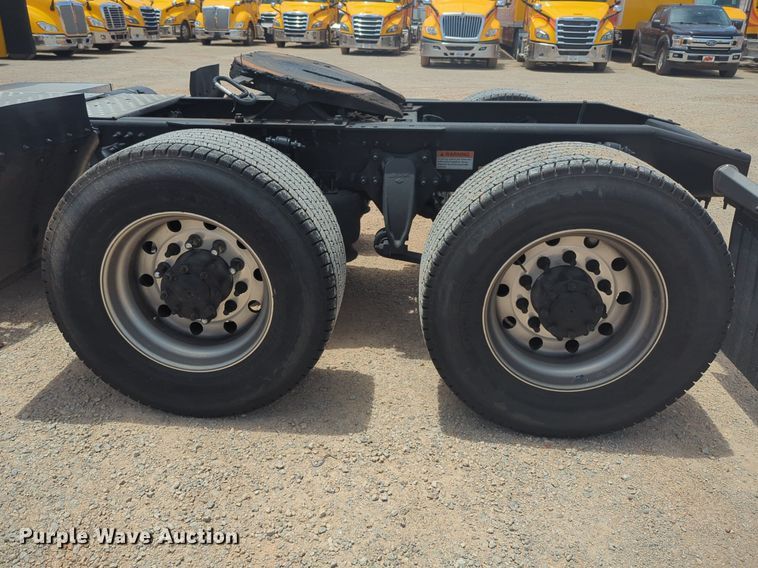 image for item NW9541 2021 Freightliner Cascadia 126 semi truck