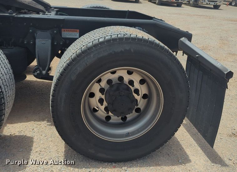 image for item NW9541 2021 Freightliner Cascadia 126 semi truck