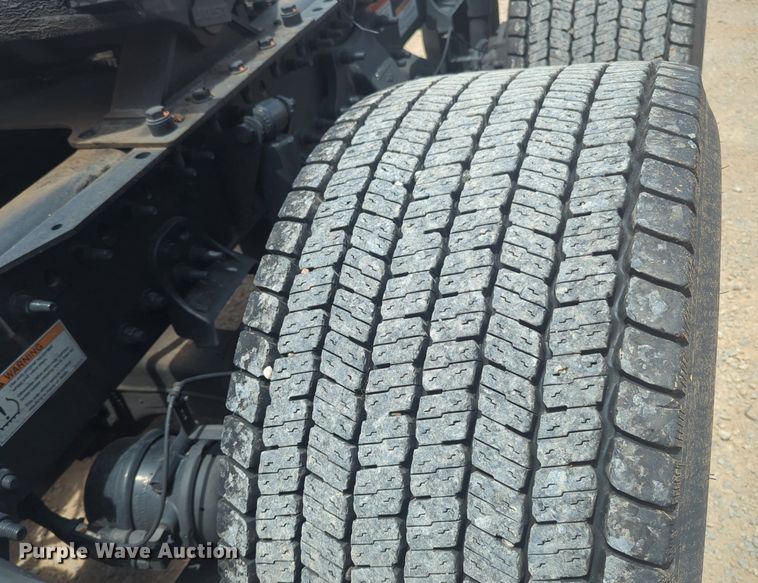 image for item NW9541 2021 Freightliner Cascadia 126 semi truck