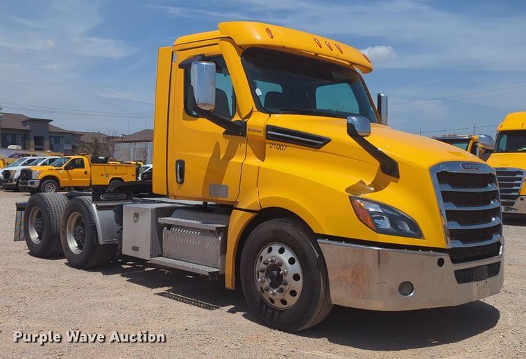 image for item NW9542 2021 Freightliner Cascadia 126 semi truck