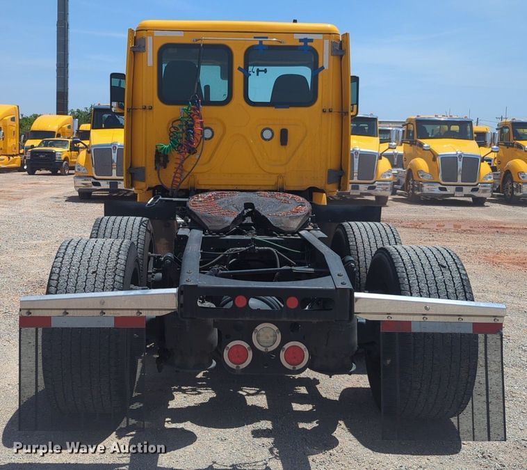 image for item NW9542 2021 Freightliner Cascadia 126 semi truck