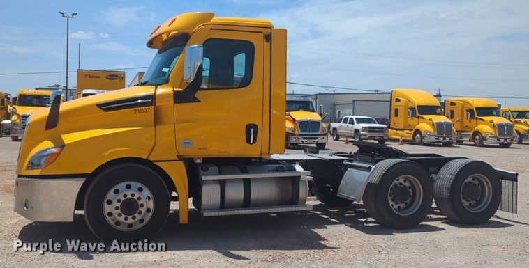 image for item NW9542 2021 Freightliner Cascadia 126 semi truck