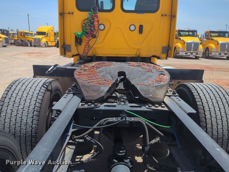 image for item NW9542 2021 Freightliner Cascadia 126 semi truck