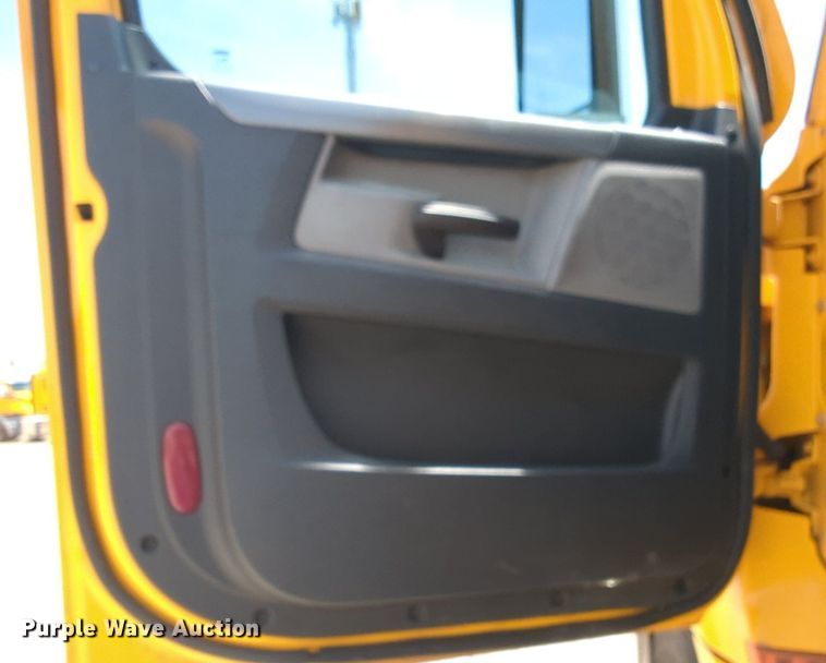 image for item NW9542 2021 Freightliner Cascadia 126 semi truck