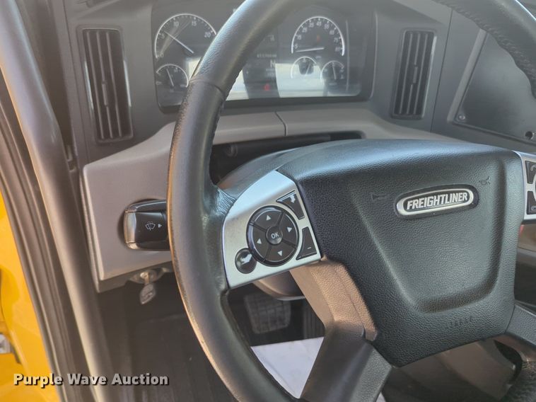 image for item NW9542 2021 Freightliner Cascadia 126 semi truck