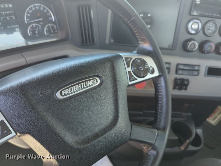 image for item NW9542 2021 Freightliner Cascadia 126 semi truck