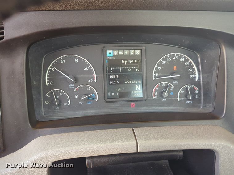 image for item NW9542 2021 Freightliner Cascadia 126 semi truck