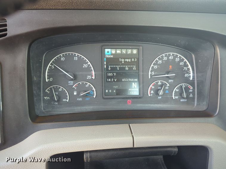 image for item NW9542 2021 Freightliner Cascadia 126 semi truck