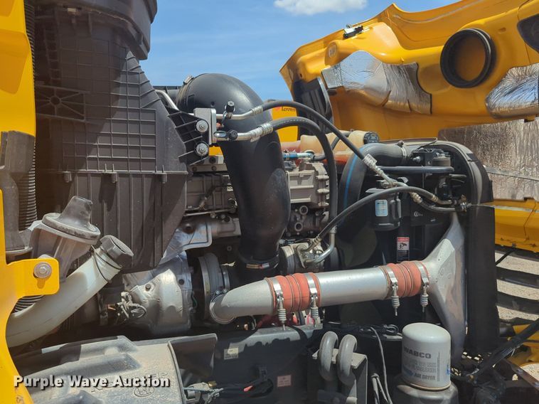 image for item NW9542 2021 Freightliner Cascadia 126 semi truck