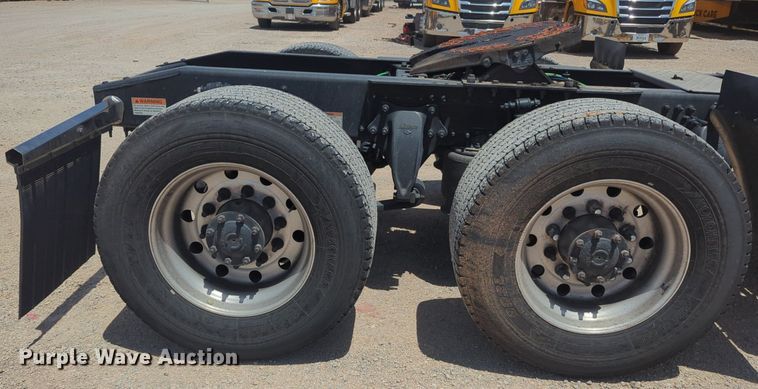 image for item NW9542 2021 Freightliner Cascadia 126 semi truck