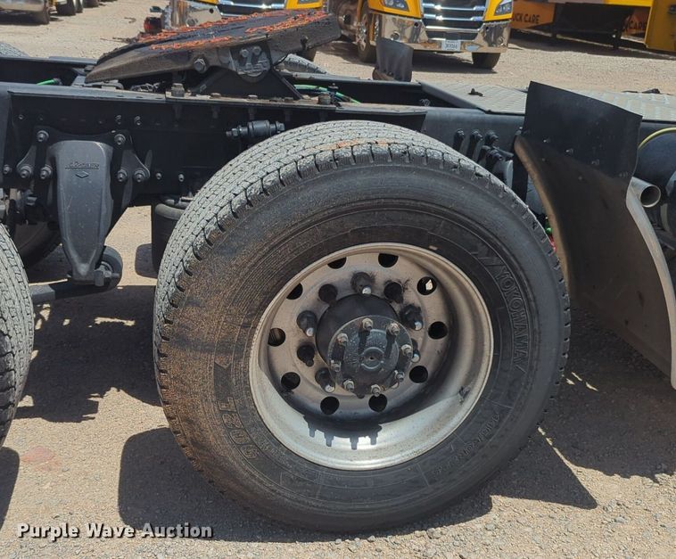 image for item NW9542 2021 Freightliner Cascadia 126 semi truck