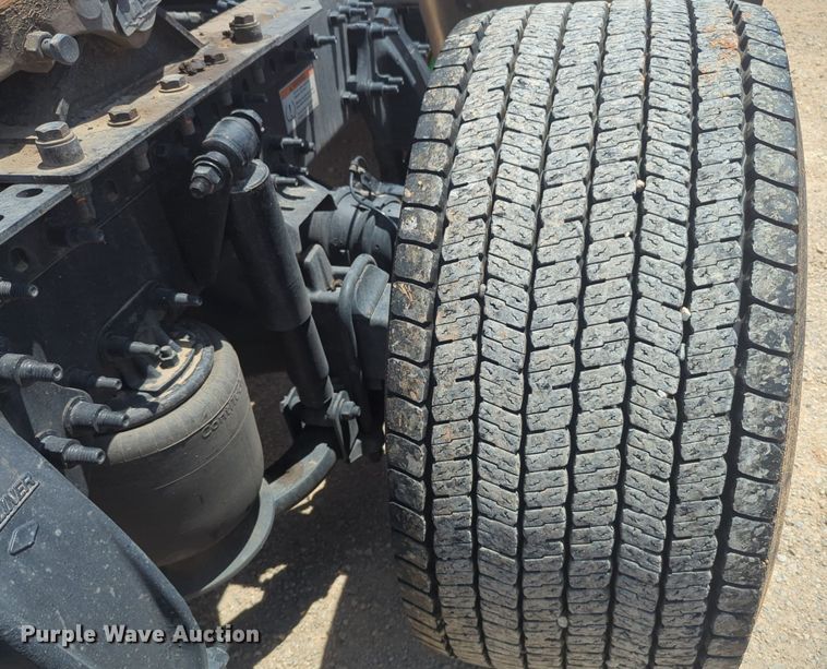 image for item NW9542 2021 Freightliner Cascadia 126 semi truck