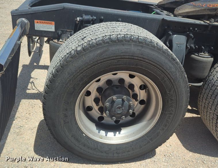 image for item NW9542 2021 Freightliner Cascadia 126 semi truck