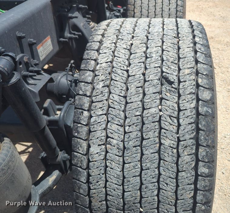 image for item NW9542 2021 Freightliner Cascadia 126 semi truck