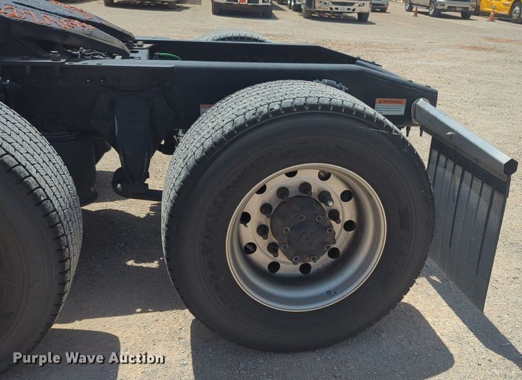 image for item NW9542 2021 Freightliner Cascadia 126 semi truck